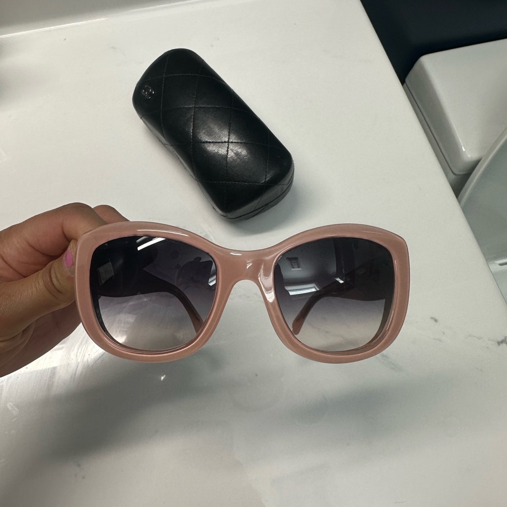 CHANEL Pink and Black Oversized Sunglasses - Picture 9 of 15